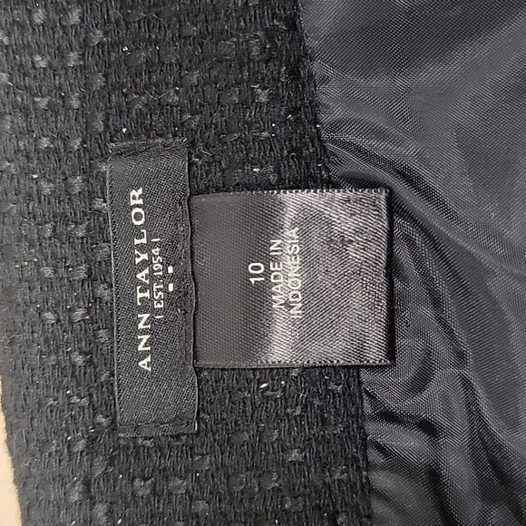 Ann Taylor, Size 10 Wool Blend Black with Gold Metallic Threads Mini Skirt, EUC - Picture 8 of 9